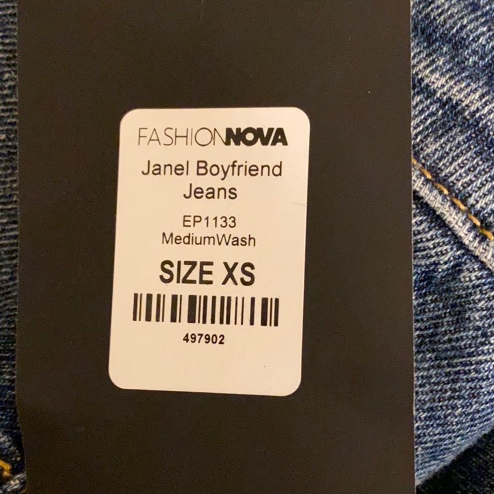 Fashion Nova Boyfriend Jeans - Picture 4 of 4